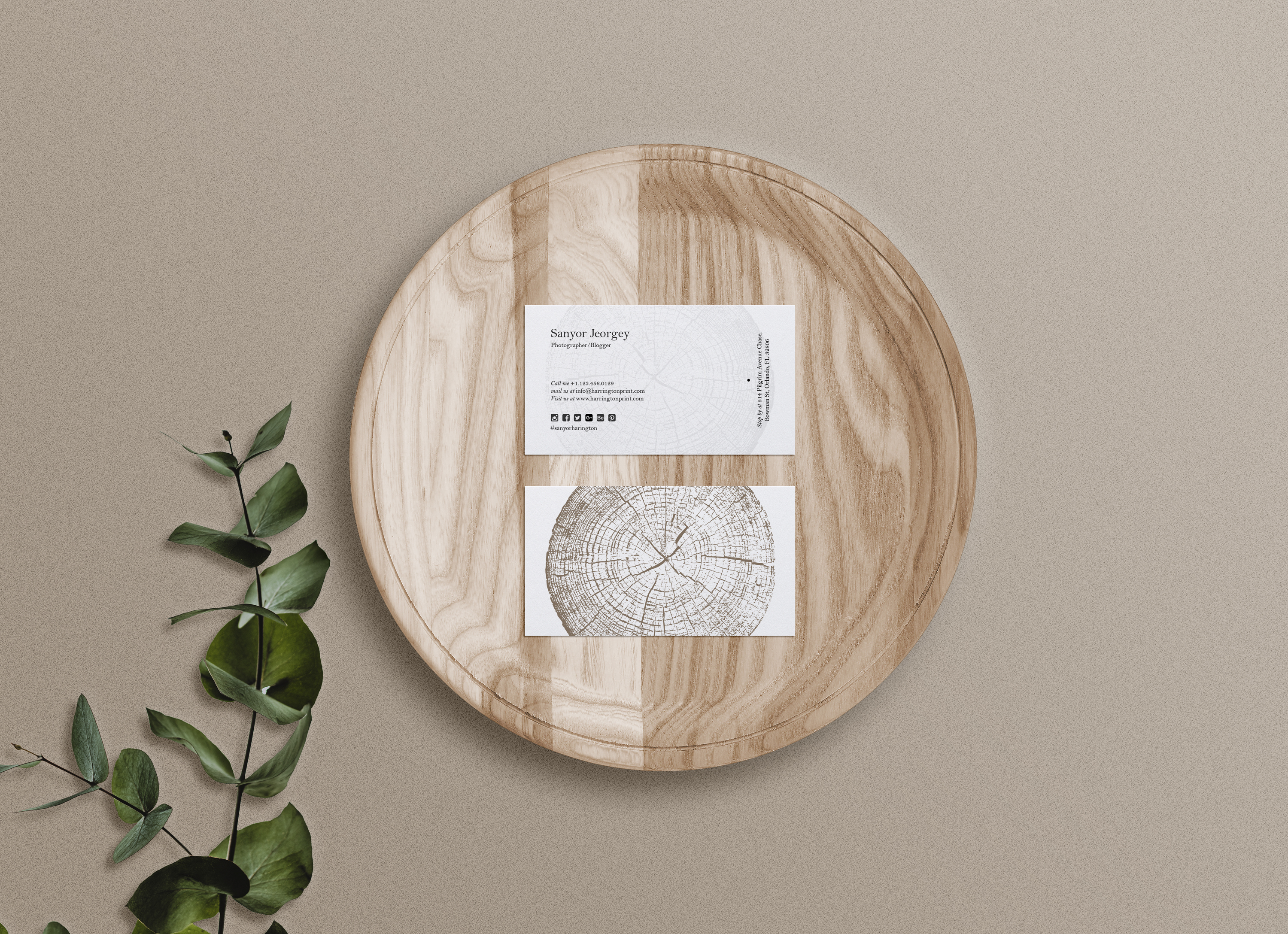 Download Business card mockup on wooden tray